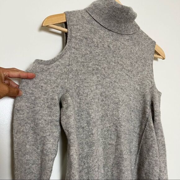 Antonio Melani 100% Cashmere Sweater Grey Gray Cold Shoulder Turtleneck Small - Picture 2 of 7